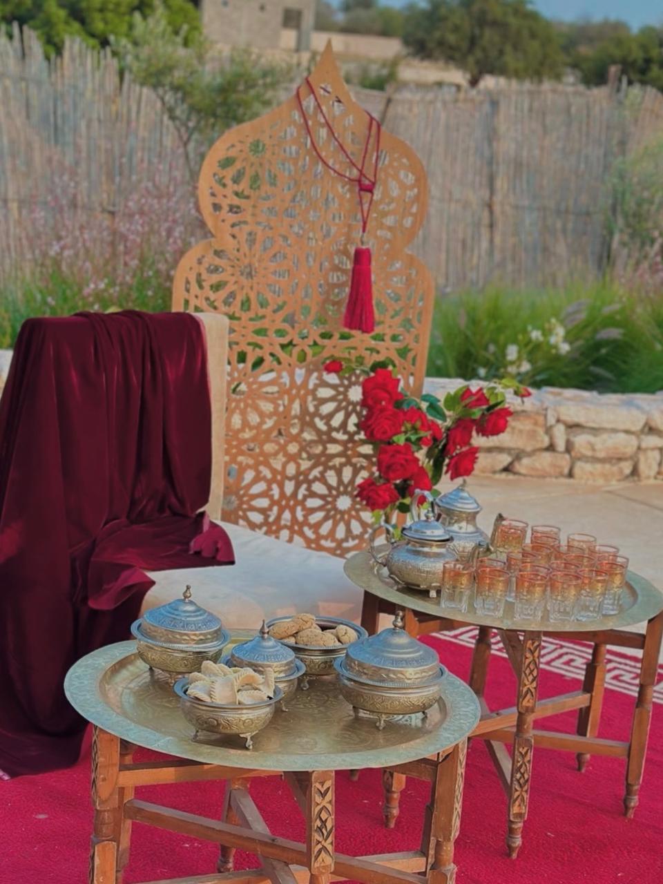 Cérémonie de thé marocain en plein air